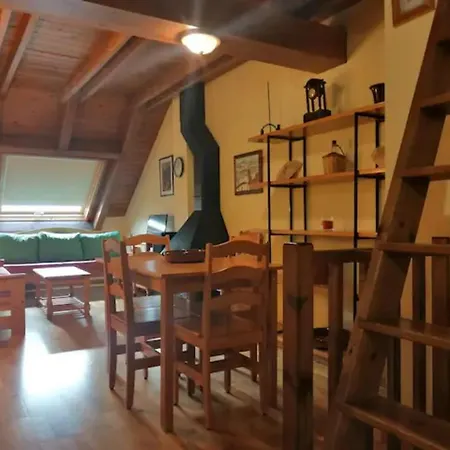 Triplex Erta 8 Abuhardillado Y Con Excelentes Vistas Apartamento